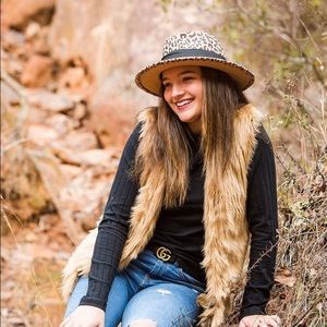 Meet your Posher, Riley